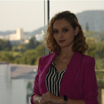 Foto profissional da Dra. Silvia Schafaschek